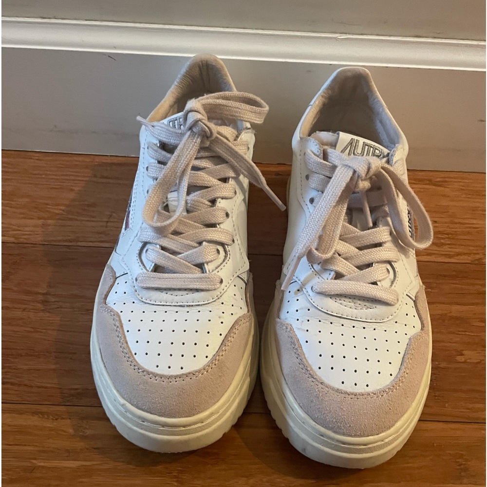 Autry Women's White & Beige Low-Top Sneakers - Picture 2 of 5